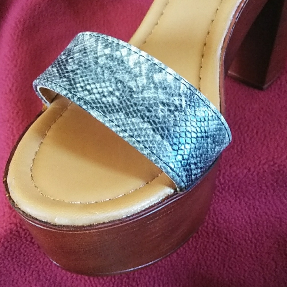 Ladies Heels - Picture 4 of 5